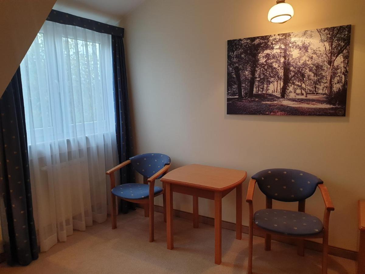 Palac Pod Kampinosem - Blisko Warszawy Leszno  Экстерьер фото