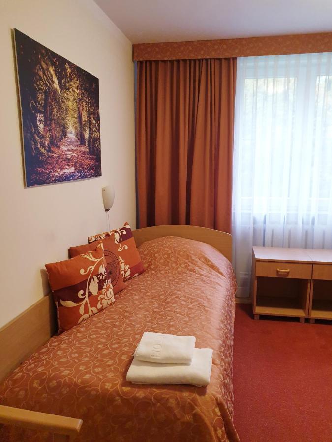 Palac Pod Kampinosem - Blisko Warszawy Leszno  Экстерьер фото